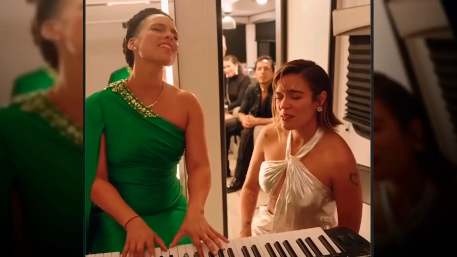 En la foto: Karol G y Alicia Keys