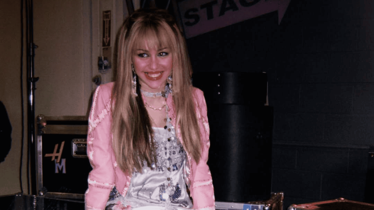 Miley Cyrus celebra el 20.º aniversario de Hannah Montana, la serie de Disney Channel que en 2006 redefinió la televisión juvenil y catapultó su carrera al estrellato global. -Crédito  mileycyrus/Instagram
