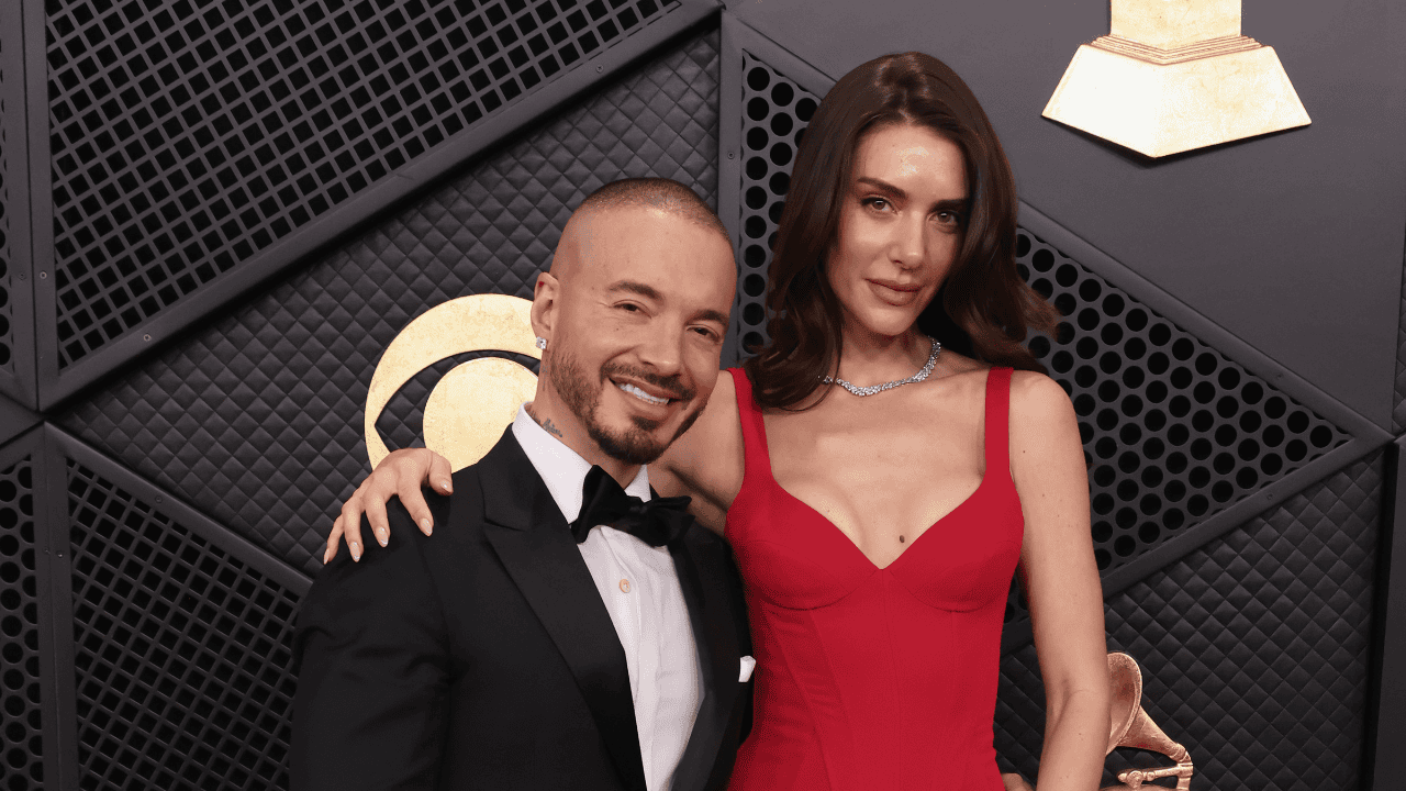 "Parezco Pikachu, pequeñito y amarillo", bromeó J Balvin tras la viralización de memes que comparaban su altura con la de su esposa. -Créditos Getty Images