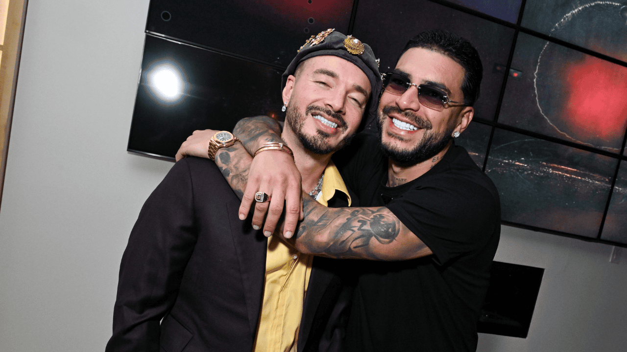 J Balvin y Ryan Castro confirman su esperada colaboración musical, un proyecto que promete fusionar el dancehall y el reggaetón bajo la producción del reconocido DJ Snake. Créditos getty images 