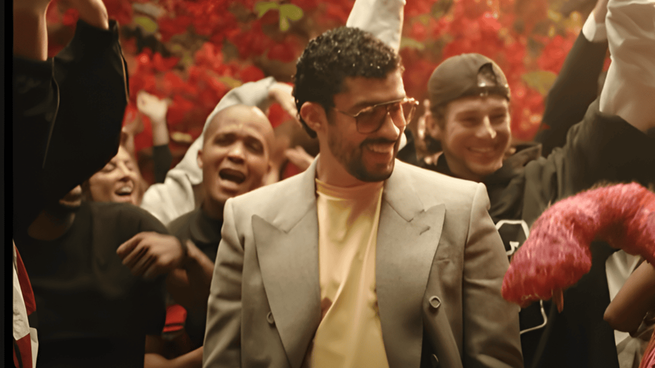 Bad Bunny, cantante puertorriqueño, en su video promocional para el show del Superbowl