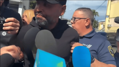 Zion saliendo de la comisaría